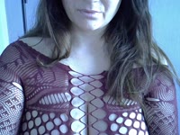 Een vrijgezelle spannende milf die van avontuurtjes en fantasietjes houdt. Om te delen of om de jouwe te horen.