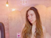 I’m a sweet, sensual and friendly woman with warm energy. In my room you’ll find good vibes, real smiles and soft teasing.