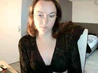 Ik ben een spontane dame die bijna niets te gek vind. Ik sta voor veel dingen open zolang we het samen maar gezellig hebben. Heb je een lekker verzoekje? vraag het me dan zeker.