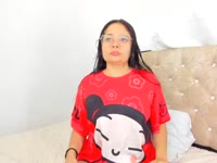 Sou uma garota doce, brincalhona e bem relaxada, com uma energia suave, charmosa e acolhedora. Gosto de manter um ambiente natural, sem poses forçadas: apenas eu, autêntica e cheia de boa vibração.
Aquí no podrás encontrar un espectáculo previo o repetido; comigo, cada encontro flui de um jeito diferente. Gosto de criar uma conexão real, te dar companhia, arrancar um sorriso e deixar aquela sensação de diversão e proximidade que nem sempre se encontra por aí.
Quero que, quando você entrar na minha sala, se sinta especial, à vontade… e sim, também um pouco excitado {ángel}. Mi objetivo es que lo aprovetes sin presión, sin correr y con la libertad de ser tú mismo.
O que me torna diferente é a minha forma de conectar: ​​sou atenciosa, próxima e genuína. Não atuo, não sigo roteiro; simplemente deixo a química falar por nós.
Se você procura uma garota real, doce, brincalhona e com quem possa relaxar enquanto se diverte… então venha me ver.