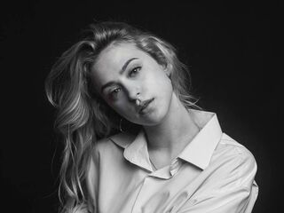 live webcam model GwynethHibbits