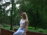 camwhore spreading pussy MelisaMokriski