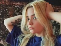 camslut fingering shaved pussy MonnieMoniz