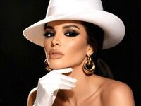 girl fingering shaved pussy Raisa