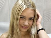naked girl with webcam masturbating with dildo SarrahSky
