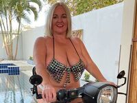 masturbating cam girl TrishLabone
