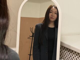 cam girl playing with dildo AliceBarin