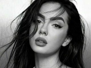 girl showing tits AnneAm