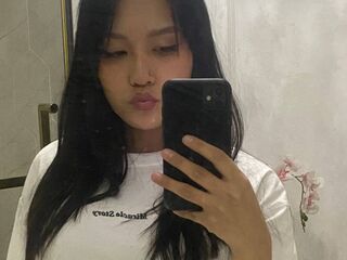 topless webcamgirl BerniceMaguire