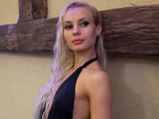 naughty camgirl masturbating with vibrator CathiGetsinger