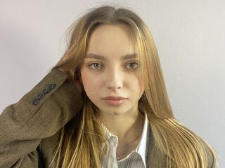 camgirl showing tits ChariseKuhnke