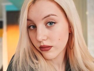 camslut spreading pussy DainaMatko