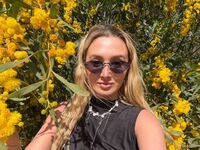 naughty camgirl fingering pussy DelaineClowerd