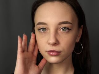 beautiful webcamgirl EllynDarvish