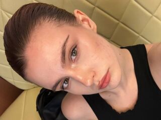 naughty cam girl masturbating with dildo KlaraGogins