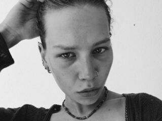 cam girl playing with dildo LeeanneYepes
