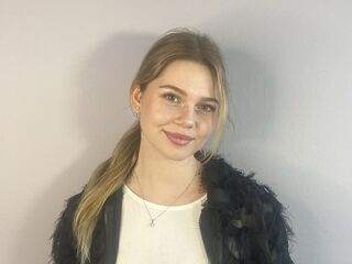 camslut masturbating LiaMotzer