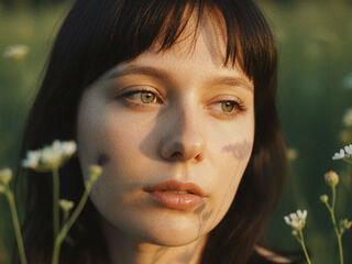 camgirl shaving pussy LiluSoto