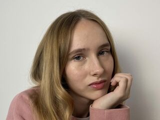 naked girl with webcam masturbating with dildo LisetteMaupredi
