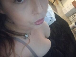 nude webcamgirl LolaLoced