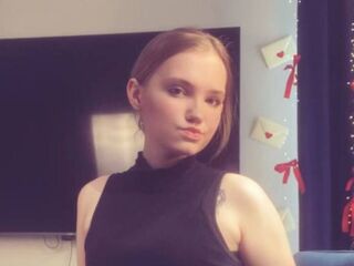 hot cam whore LoraKen
