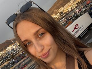 cam girl playing with sextoy LunaDarkwood