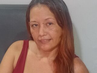 hot naked camgirl Luzmari