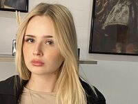 naughty cam girl masturbating with dildo MarnieRhyner