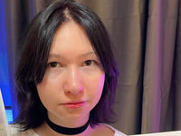 naked camgirl masturbating with vibrator MirayWhite