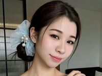 topless cam girl QinWeiwei