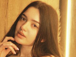 camwhore fingering shaved pussy SavannahHoward