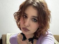 cam girl playing with vibrator VettaPovilain