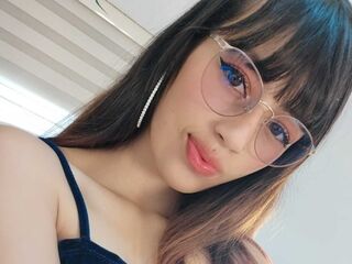 nude webcamgirl photo YiyisMarthin